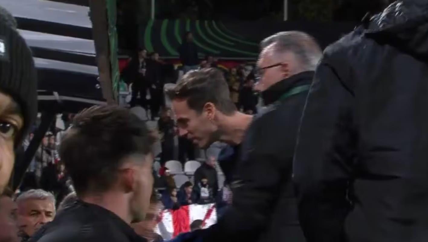 西媒：巴列卡诺主帅与球员吵架，欧协联赛事后未出席发布会