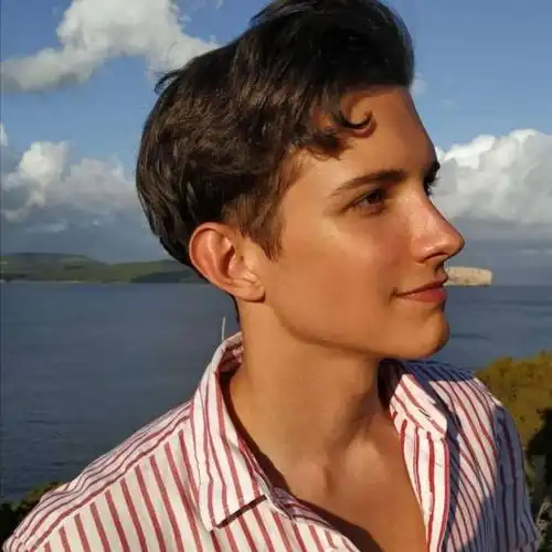 6686体育官网铁牌作者Erica