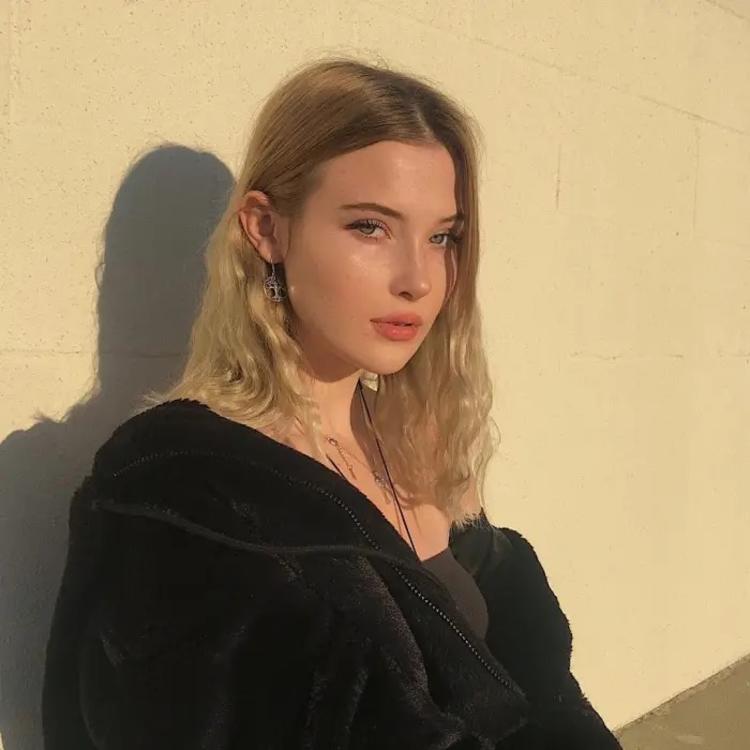 6686体育官网铁牌作者Alexander