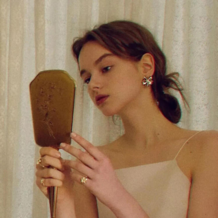 6686体育官网金牌作者刺眼的白