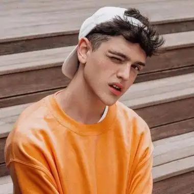 6686体育官网金牌作者Esme