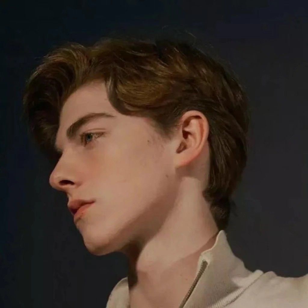 6686体育官网初级作者短发女